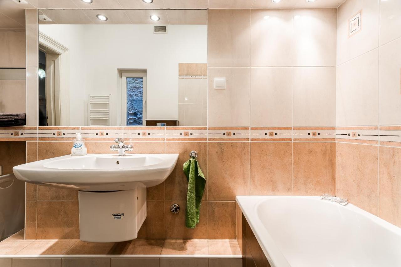 Berta - 4 Bedrooms, 3 Baths Budapest Bagian luar foto